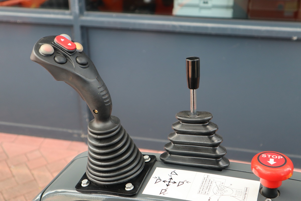 Dutchlift E606 Shovel 10