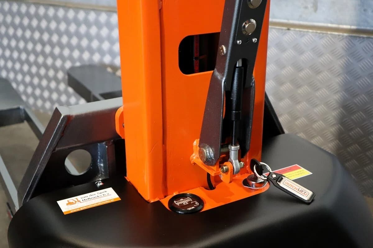 Vebrion altijd vooruit betrouwbare machine heftruck hoogwerker pompwagen stapelaar Dutchlift DL VANGO 500 5