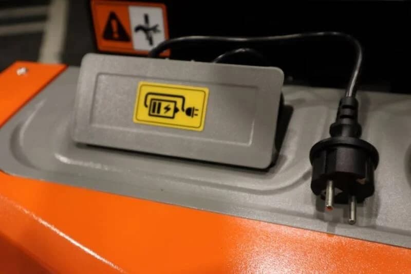 Vebrion altijd vooruit betrouwbare machine heftruck hoogwerker pompwagen stapelaar Dutchlift DL WS 15 B 4