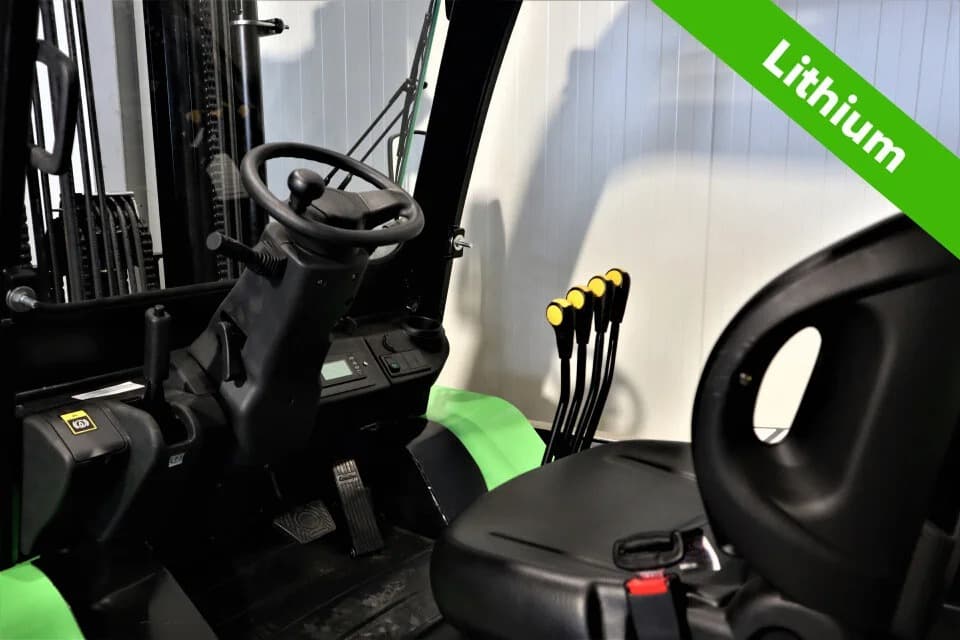 Vebrion altijd vooruit betrouwbare machine heftruck hoogwerker pompwagen stapelaar Dutchlift DRT 25 2