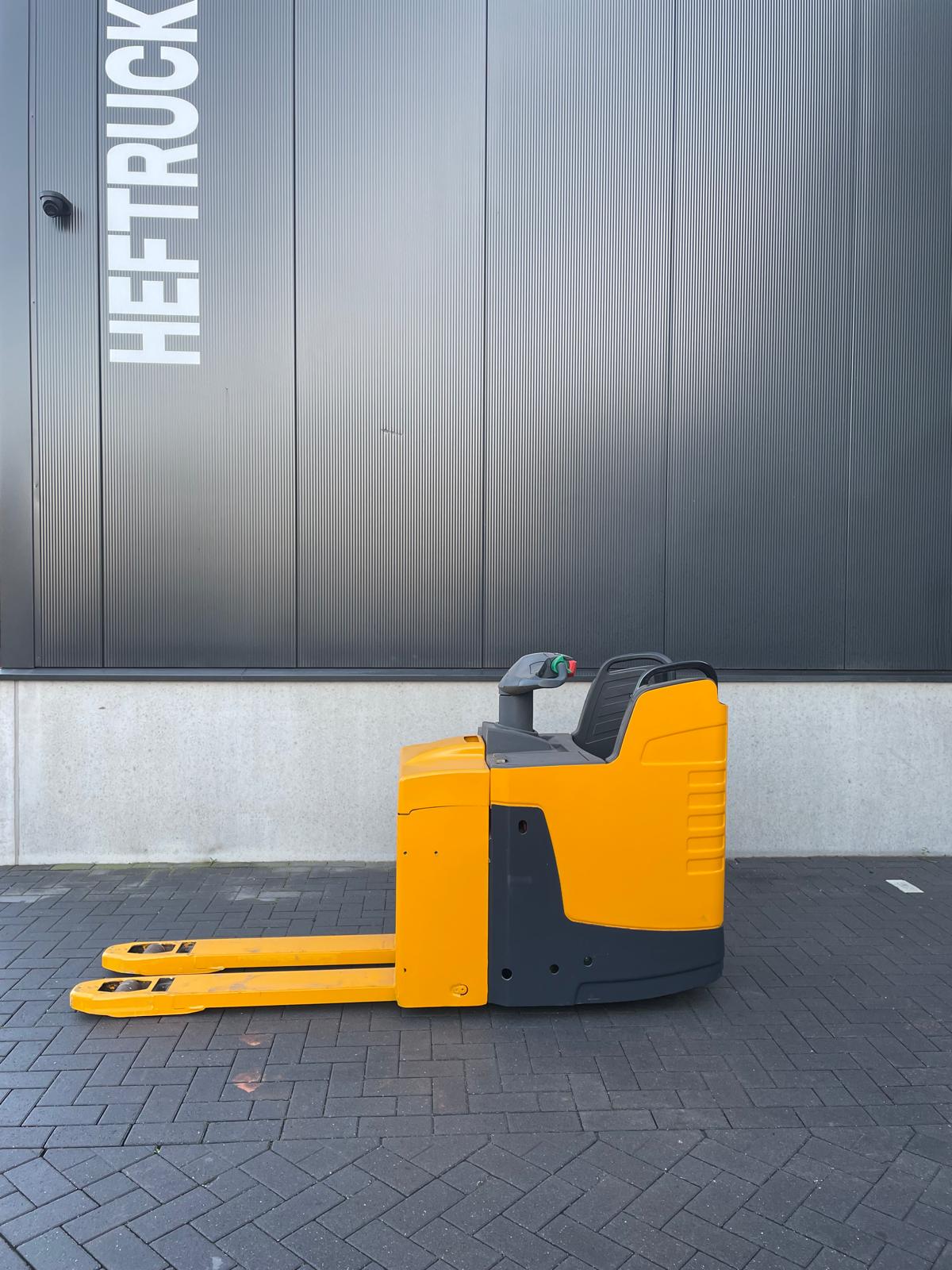 WhatsApp Image 2025-12-13 at 15.34.53 (1)